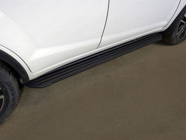 Пороги алюминиевые ТСС Slim Line Black 1720 мм для Lifan X60 2017-2021. Артикул LIFX6017-22B