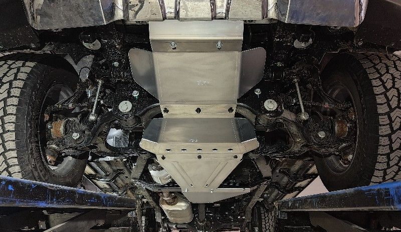 Защита алюминиевая ТСС (4 мм) для картера, радиатора, РК и КПП BAIC Beijing BJ40 2023-2026. Артикул ZKTCC00666K