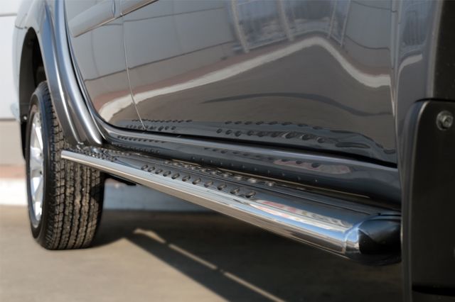 Защита порогов RusStal труба 120х60 (овал с проступью) для Mitsubishi L200 IV рестайлинг 2013-2015. Артикул MLO-002041