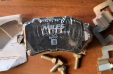 Тормозные колодки Miles (Semi-Metallic). Артикул E110059