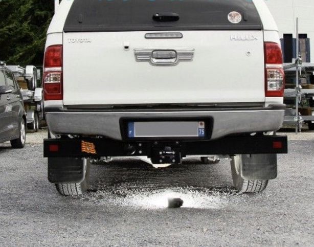 Фаркоп Westfalia (с электрикой) для Toyota Hilux VII Single/Double/Extra-Cab, 4x4 2010-2015. Фланцевое крепление. Артикул 335408900113