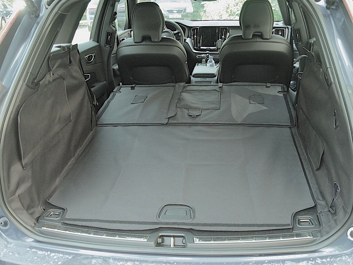 Защитный чехол AUTOSMSTUDIO "Maxi" в багажник автомобиля для Volvo XC60 II 2017-2026, серый. Артикул TP-XC60V7-MAXI-GR