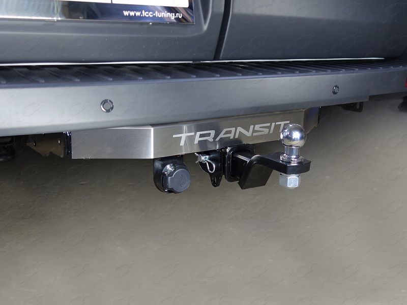 Фаркоп ТСС оцинкованный под американский квадрат с накладкой с надписью Transit для Ford Transit 2016-2026. Артикул TCU00110