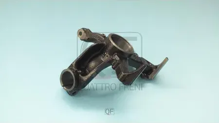 Кулак поворотный fr lh (Quattro Freni). Артикул QF00D00063