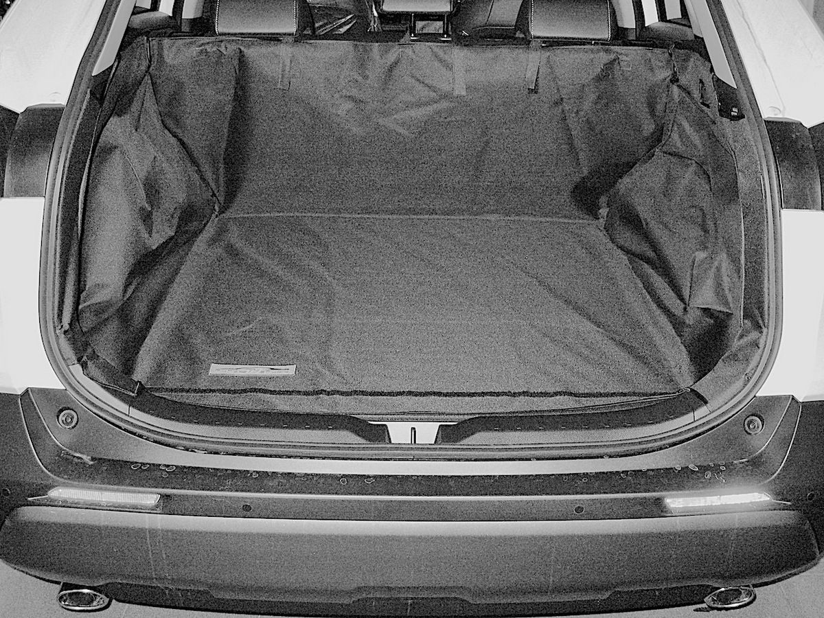 Защитный чехол AUTOSMSTUDIO "Standart" в багажник автомобиля для Toyota RAV4 V ХА50 2019-2026, черный. Артикул TP-RAV4(XA50)-STD-BL