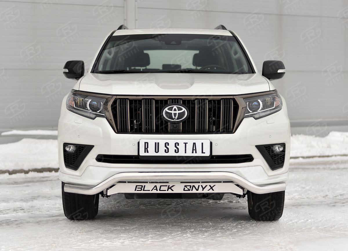 Защита RusStal переднего бампера d63 волна с декор надписью для Toyota Land Cruiser Prado 150 Black Onyx 2020-2026. Артикул LCPZ-003545