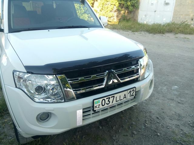 Дефлектор SIM для капота Mitsubishi Pajero IV 2006-2026. Артикул SMIPAJ0712