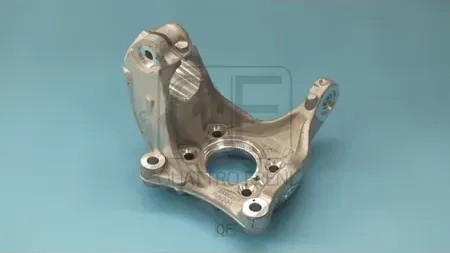 Кулак поворотный fr rh (Quattro Freni). Артикул qf00d00066