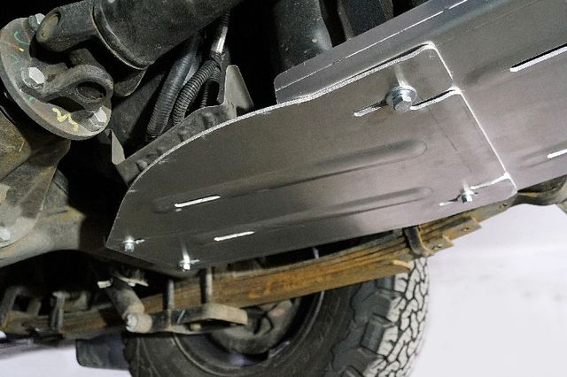 Защита алюминиевая ТСС (4 мм) для емкости с AdBlue Dongfeng DF6 Luxury 2022-2026. Артикул ZKTCC00583