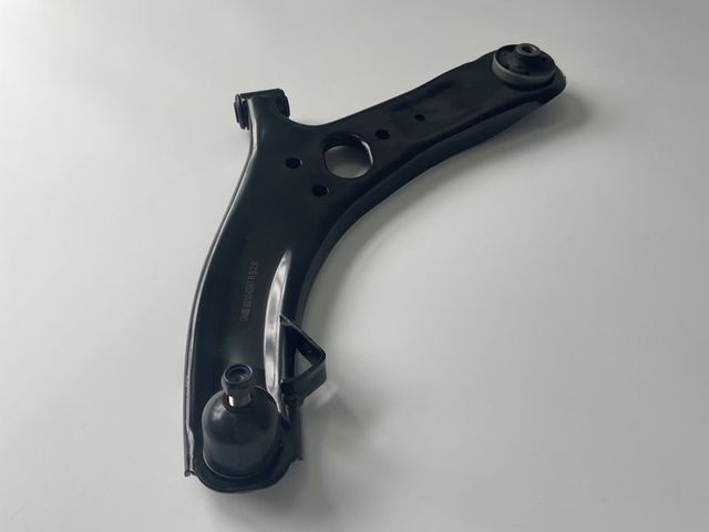 Поперечный рычаг GMB для Kia Rio III 2011-2017. Артикул 0210-0247