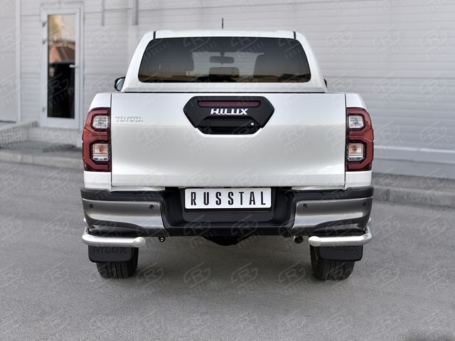 Защита RusStal заднего бампера уголки d63 секции d63 прямая для Toyota Hilux VIII 2020-2026. Артикул THZ-003505