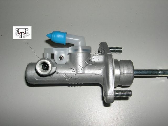 Цилиндр сцепления главный RED Line для Mitsubishi Pajero Pinin 1999-2007. Артикул 07MI002