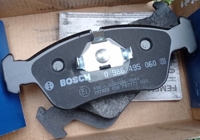 Тормозные колодки Bosch. Артикул 0 986 495 060