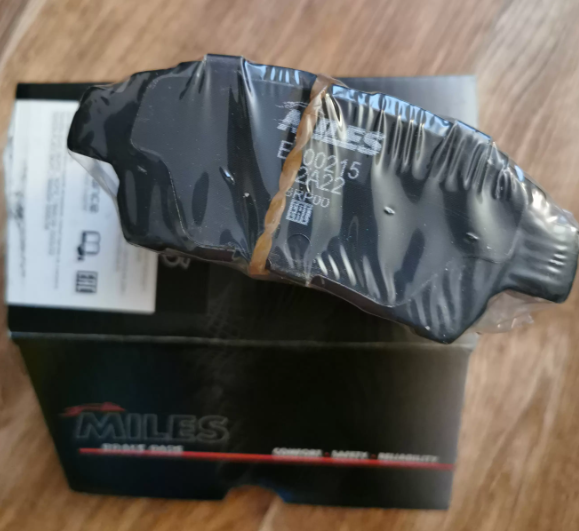 Тормозные колодки Miles (Low-Metallic). Артикул E400215