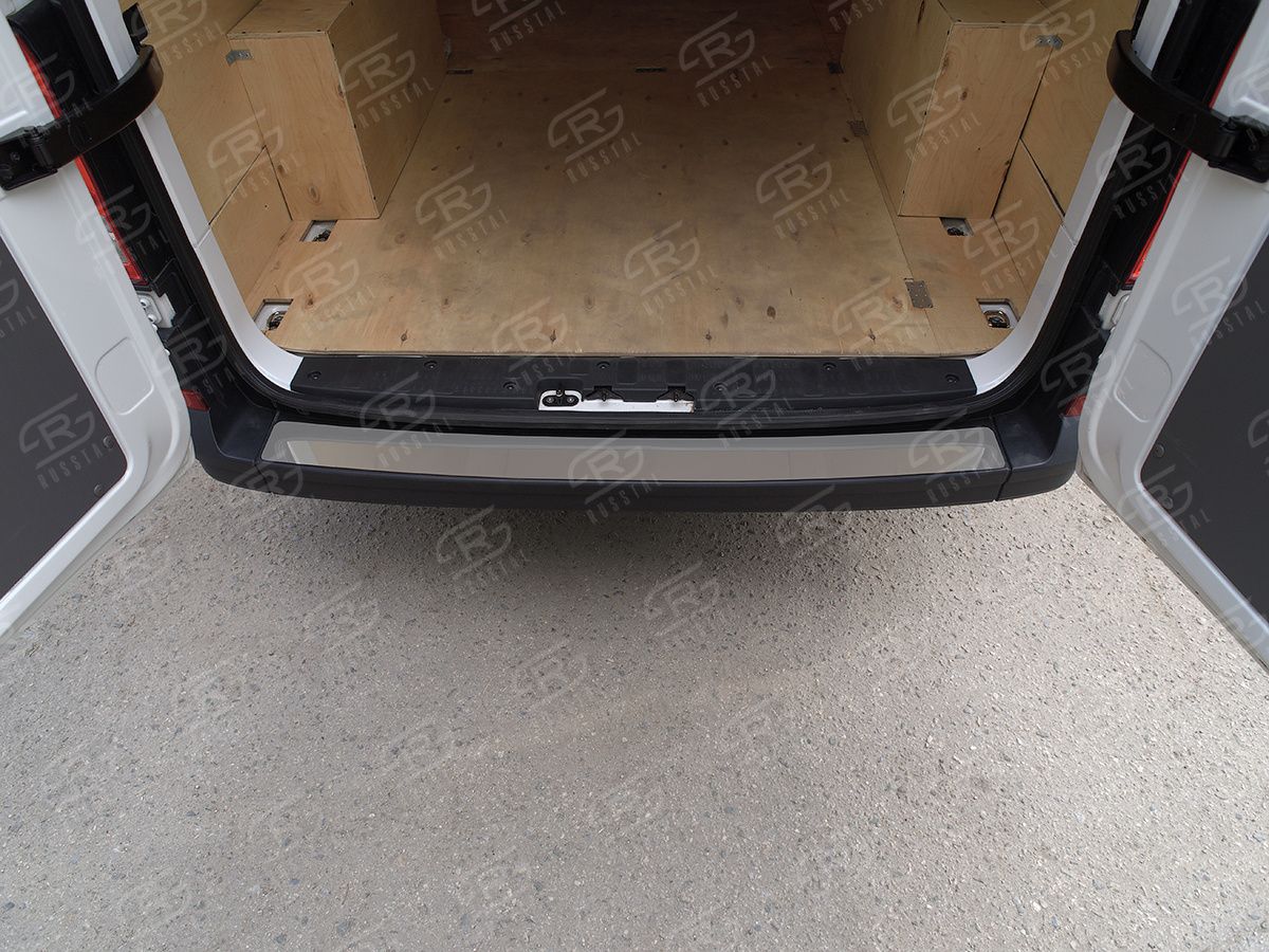 Накладка RusStal на задний бампер (лист нерж., зеркальный) для Volkswagen Crafter 2017-2026. Артикул VWCRN-003458