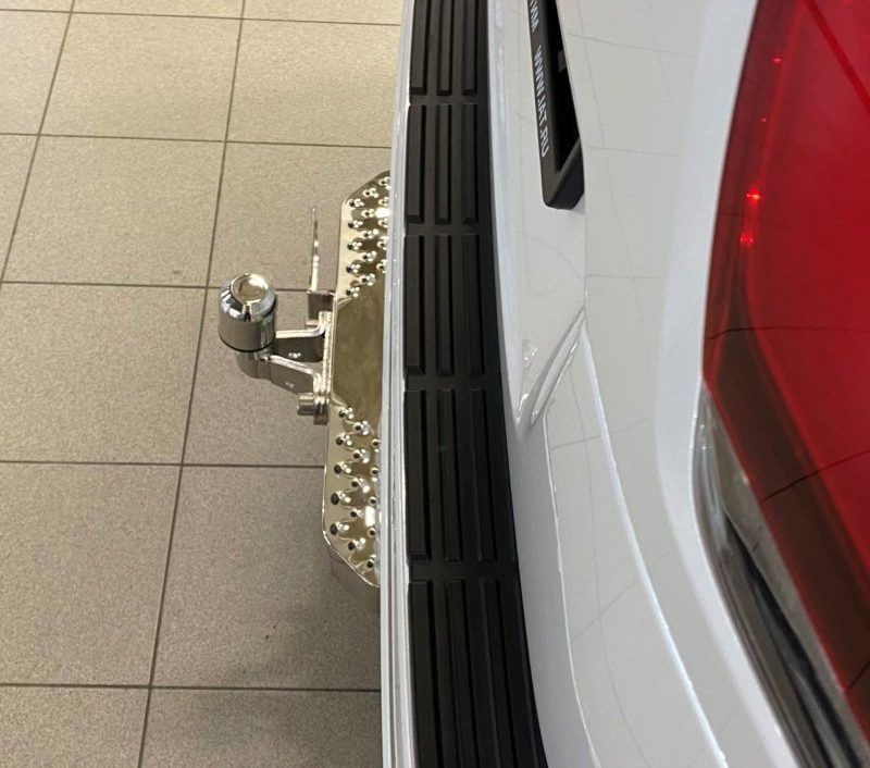 Фаркоп Baltex для Toyota Land Cruiser 300 2021-2026 с нержавеющей накладкой. Фланцевое крепление. Артикул 249473