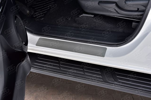 Накладки RusStal на пороги (лист нерж. шлифованный) для Toyota Fortuner 2017-2026. Артикул TOYFR17-02