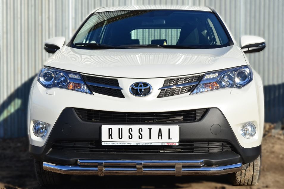 Защита RusStal переднего бампера двойная (секции+дуга) d63/42 с декор. элементами для Toyota RAV4 IV 2013-2015. Артикул TR4Z-001280