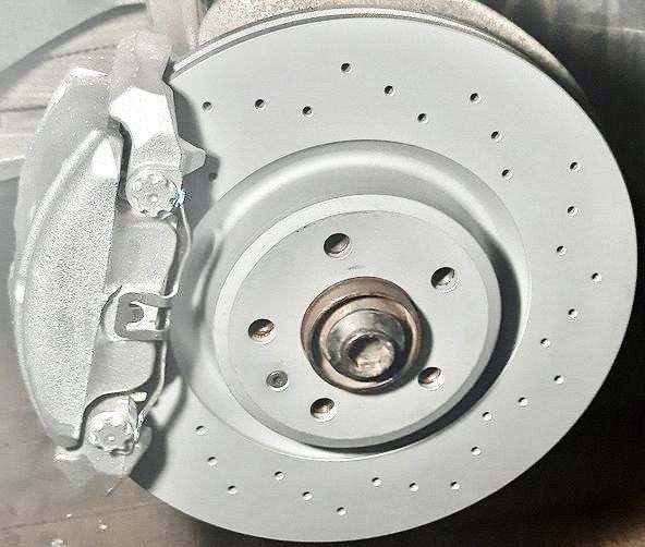 Тормозной диск Zimmermann Sport Coat Z передний для Audi Q5 I (8R) 2011-2017. Артикул 100.3356.52