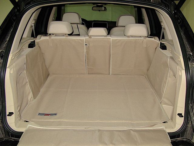 Защитный чехол AUTOSMSTUDIO "Maxi" в багажник автомобиля для BMW X5 F15 10.2013-09.2018, бежевый. Артикул TP-X5F15-MAXI-BG
