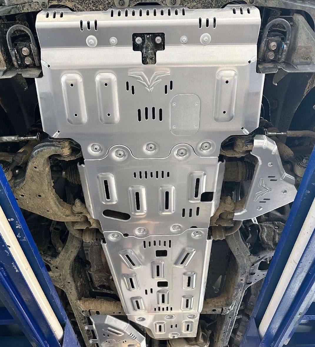 Защита алюминевая Falcon для радиатора, картера, РК, КПП Toyota Land Cruiser Prado 250 2.4T Hybrid 2024-2026. Артикул 8119380284