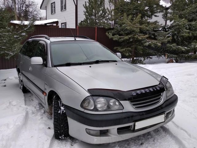 Дефлектор VT52 для капота Toyota Avensis I 1997-2002. Артикул TYA02VT