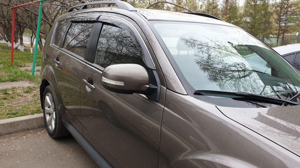 Дефлекторы Cobra Tuning для окон (с хром. молдингом) Mitsubishi Outlander XL 2007-2012. Артикул M41007CR