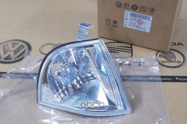 Поворотник (фонарь указателя поворота) VAG. Артикул 1U0953156D