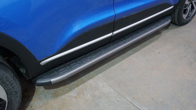 Пороги алюминиевые ТСС с пластиковой накладкой 1720 мм для Kaiyi X3 Pro 2023-2026 Карбон серые. Артикул KAIX3P23-03GR