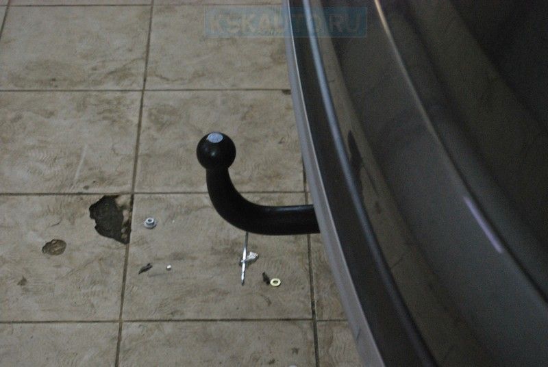 Фаркоп Auto-Hak для Volvo S40 II седан 2004-2012. Артикул L 23