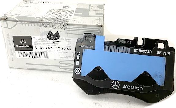 Комплект передних колодок тормозных 4шт Mercedes-Benz. Артикул A008420172064