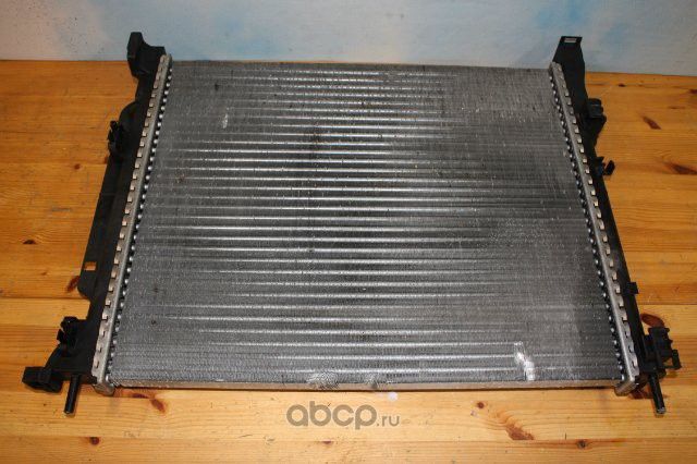 Радиатор охлаждения двигателя Renault. Артикул 8200455801
