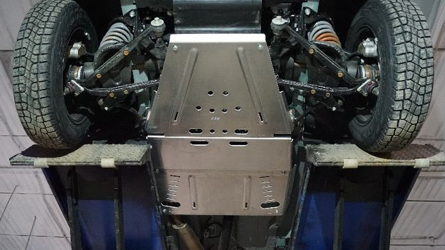 Защита алюминиевая ТСС (4 мм) для переднего моста, КПП и РК Lada Niva Legend 2023-2026. Артикул ZKTCC00677K
