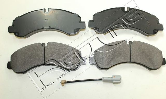 Тормозные колодки RED Line передние для Mitsubishi Canter VII (FB7, FB8, FE7, FE8) 2005-2010. Артикул 27MI034