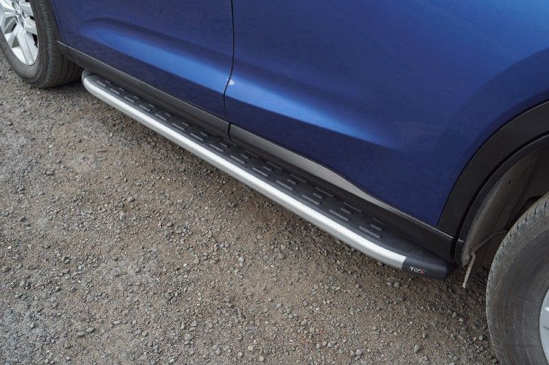 Пороги алюминиевые ТСС с пластиковой накладкой 1720 мм для GAC GS5 1.5T 2WD 2020-2023 Карбон серебро. Артикул GACGS520-02SL