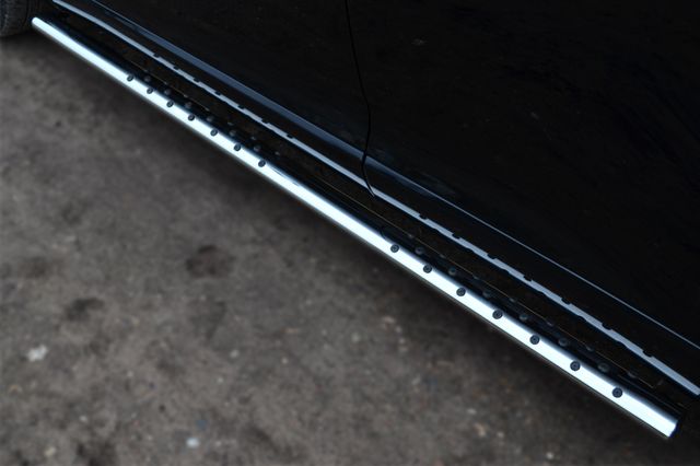 Защита порогов RusStal труба d75x42 овал с проступью для Toyota Venza 2013-2026. Артикул TVO-001479