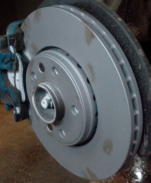 Тормозной диск Zimmermann Coat Z. Артикул 470.2432.20