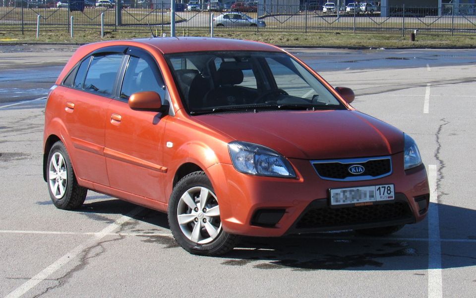 Дефлекторы Cobra Tuning для окон Kia Rio II хэтчбек 2005-2009. Артикул K10905