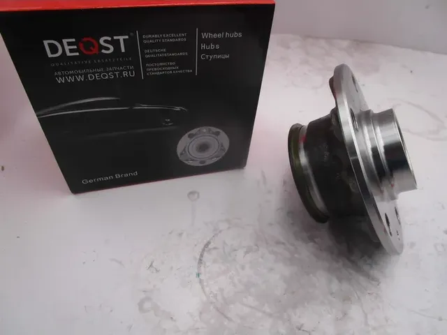 107068_Ступица колеса с подшипником задняя VW GOLF V-VI/GOLF PLUS/JETTA IV 10.20 (Deqst) Deqst. Артикул 107068