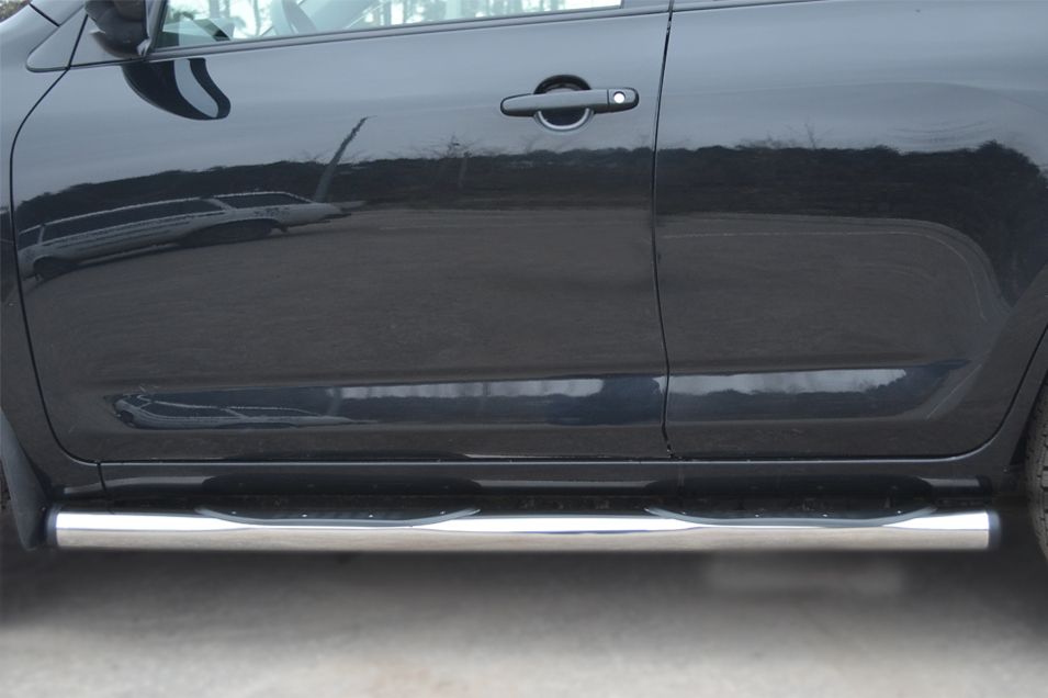 Защита порогов RusStal труба d76 с накладками (вариант 2) для Toyota RAV4 III (длинная база) 2010-2012. Артикул TRLT-1001512