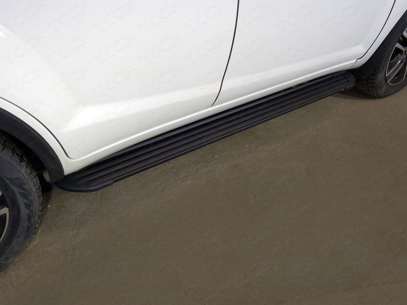 Пороги алюминиевые ТСС Slim Line Black 1720 мм для Lifan X60 2017-2021. Артикул LIFX6017-22B