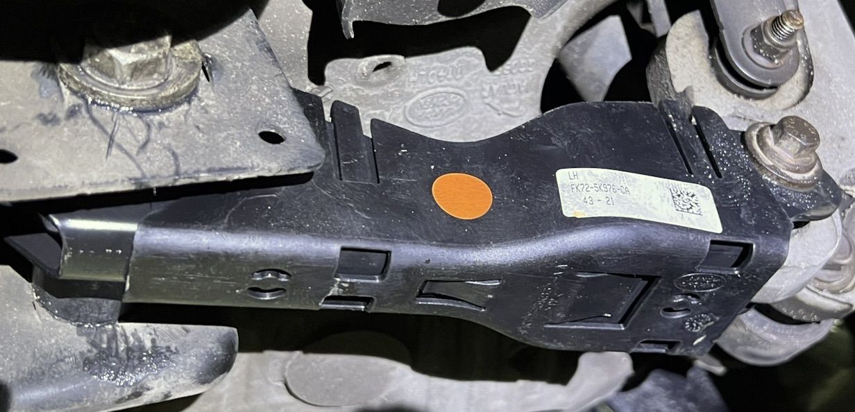 Рычаг задней подвески Land Rover. Артикул LR095329