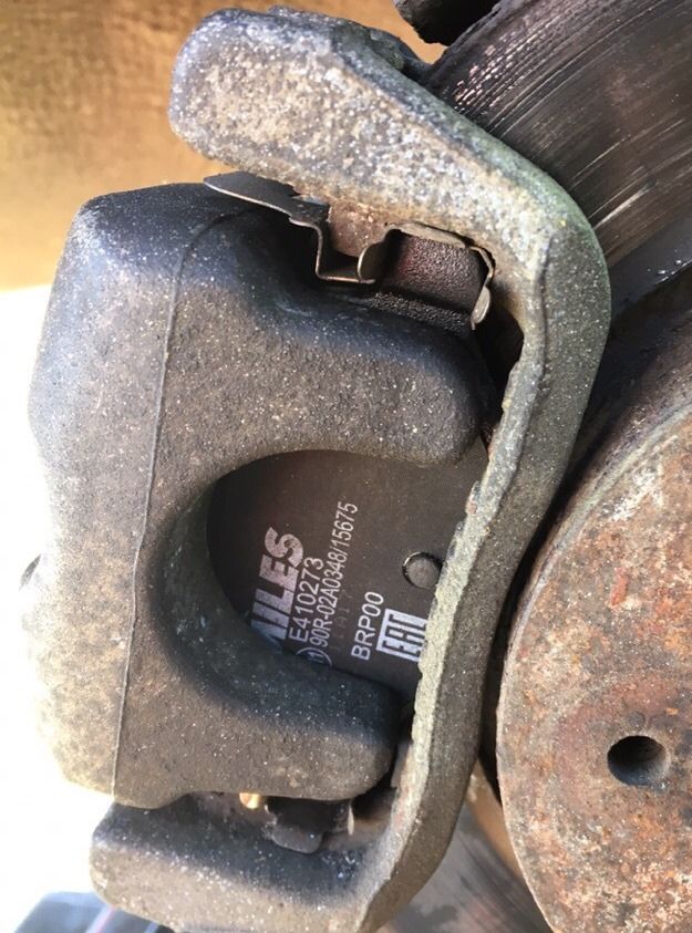 Тормозные колодки Miles (Low-Metallic). Артикул E410273