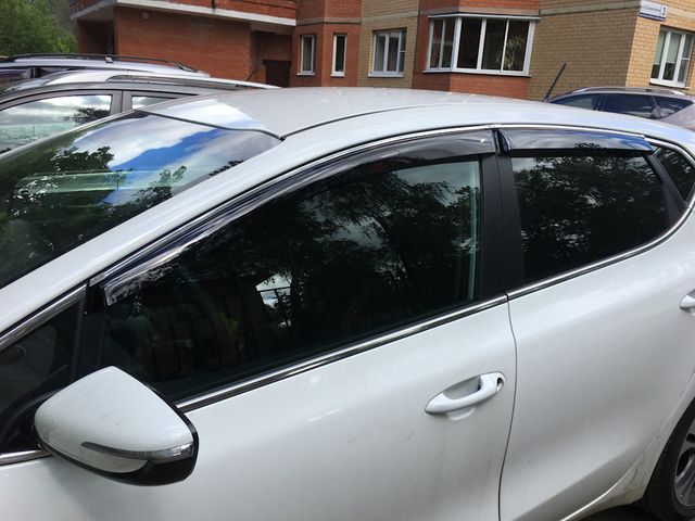 Дефлекторы Cobra Tuning для окон (c хром. молдингом) Kia Ceed II хэтчбек 5-дв. 2012-2017. Артикул K13112CR