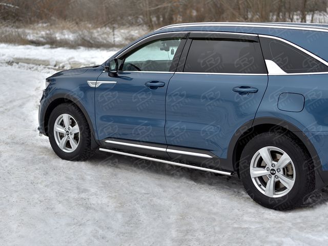 Защита порогов RusStal труба 75х42 овал с проступью для Kia Sorento IV 2020-2026. Артикул KSORO-004019