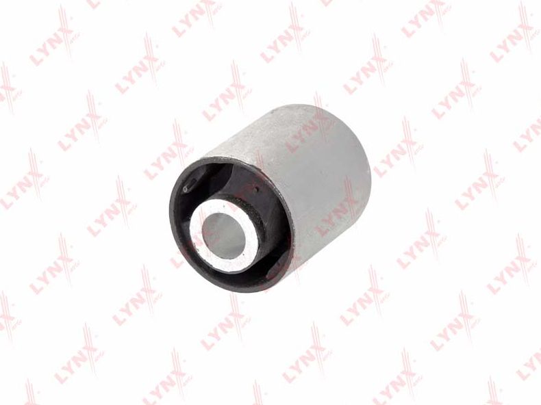 Сайлентблок переднего рычага подвески LYNXauto. Артикул C8424