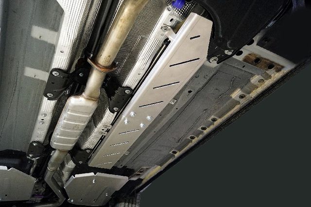 Защита алюминиевая ТСС (4 мм) для топливопровода 2 шт. Geely Monjaro 2023-2026. Артикул ZKTCC00586