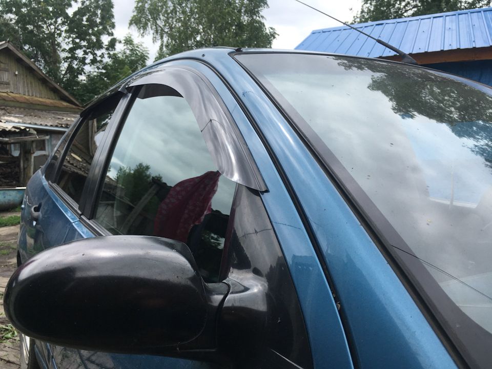 Дефлекторы Cobra Tuning для окон Ford Focus I седан 1998-2004. Артикул F30598