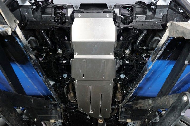 Защита алюминиевая ТСС (4 мм) для радиатора, АКПП, РК и редуктора Toyota Land Cruiser 300 2021-2026. Артикул ZKTCC00505K