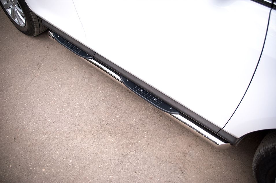 Защита порогов RusStal труба d76 с накладками (вариант 1) для Mazda CX-7 2010-2013. Артикул MC7T-0006441